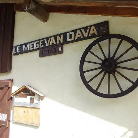 Le Megevan לינה וארוחת בוקר 3*